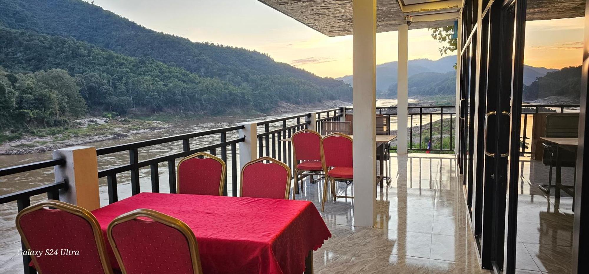 Inn Riverside Hostel Pb MuangMuangpakbeng Kültér fotó