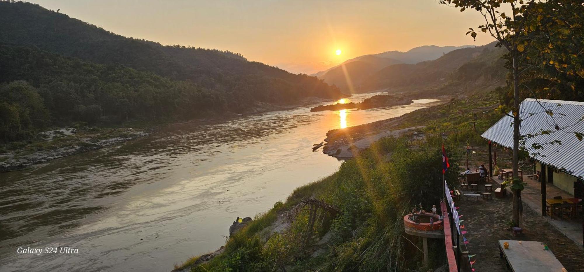 Inn Riverside Hostel Pb MuangMuangpakbeng Kültér fotó