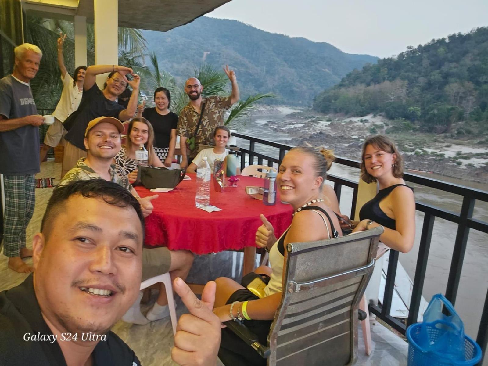 Inn Riverside Hostel Pb MuangMuangpakbeng Kültér fotó
