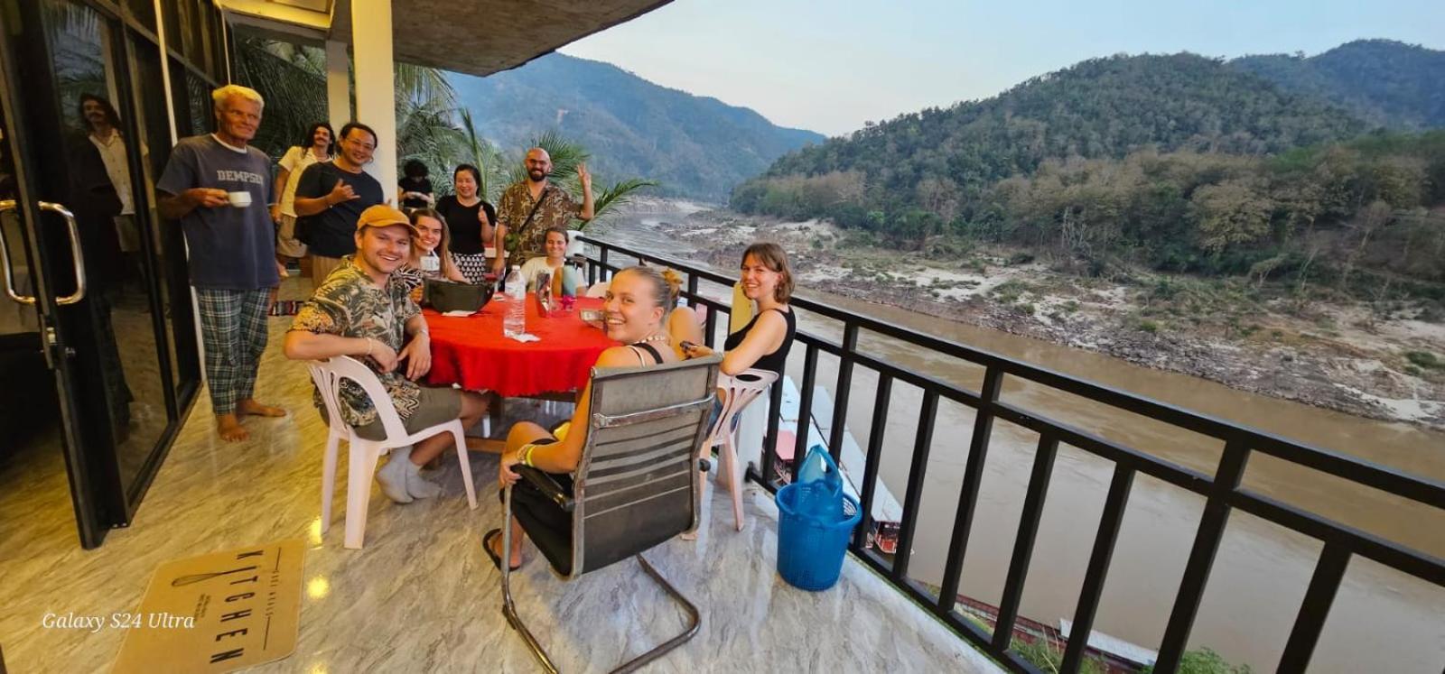 Inn Riverside Hostel Pb MuangMuangpakbeng Kültér fotó