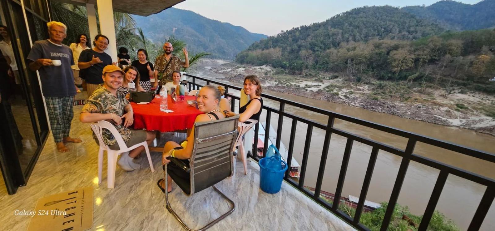 Inn Riverside Hostel Pb MuangMuangpakbeng Kültér fotó