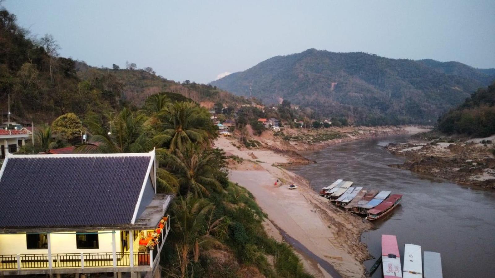 Inn Riverside Hostel Pb MuangMuangpakbeng Kültér fotó